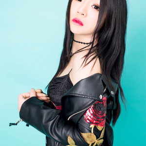 亚洲国产情侣一区二区三区
